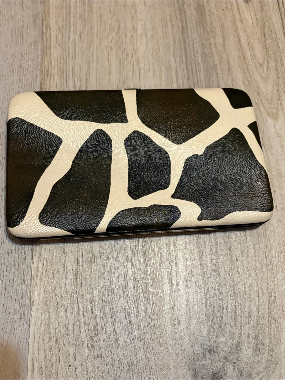 Giraffe-Pattern Leather Card Wallet - Black & Cream